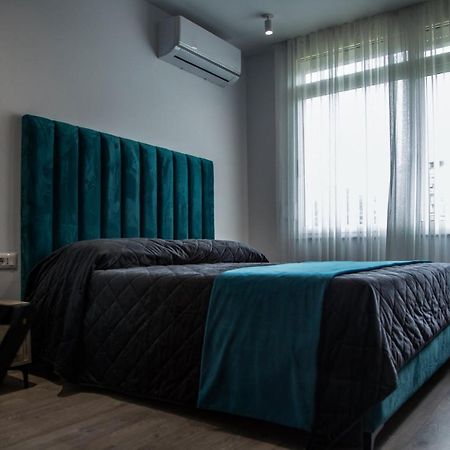 Lucas Central Premium Studios Tirana Bagian luar foto