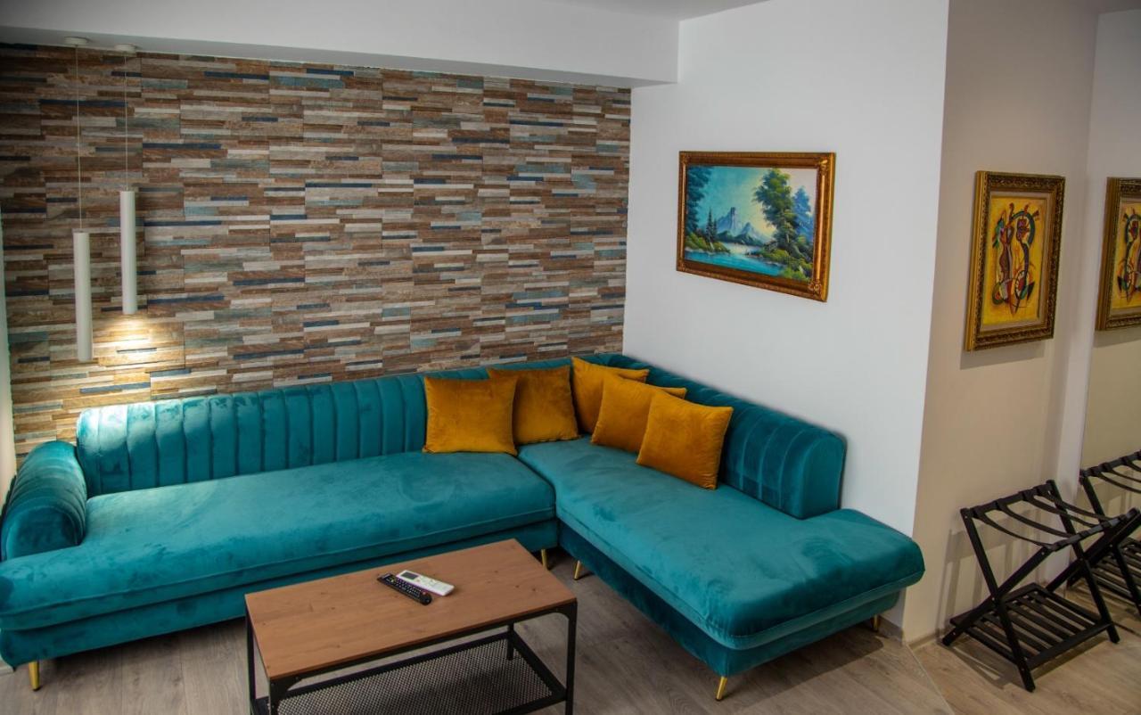 Lucas Central Premium Studios Tirana Bagian luar foto