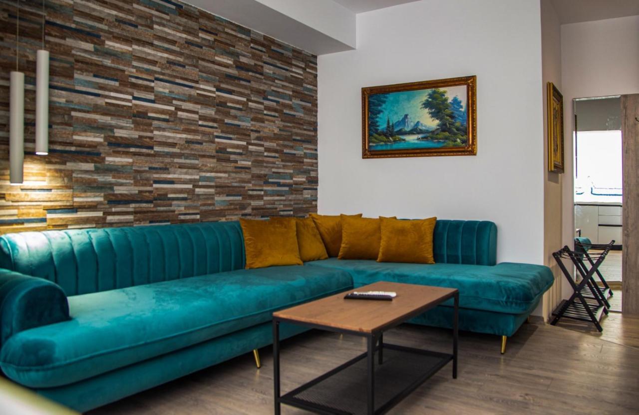 Lucas Central Premium Studios Tirana Bagian luar foto