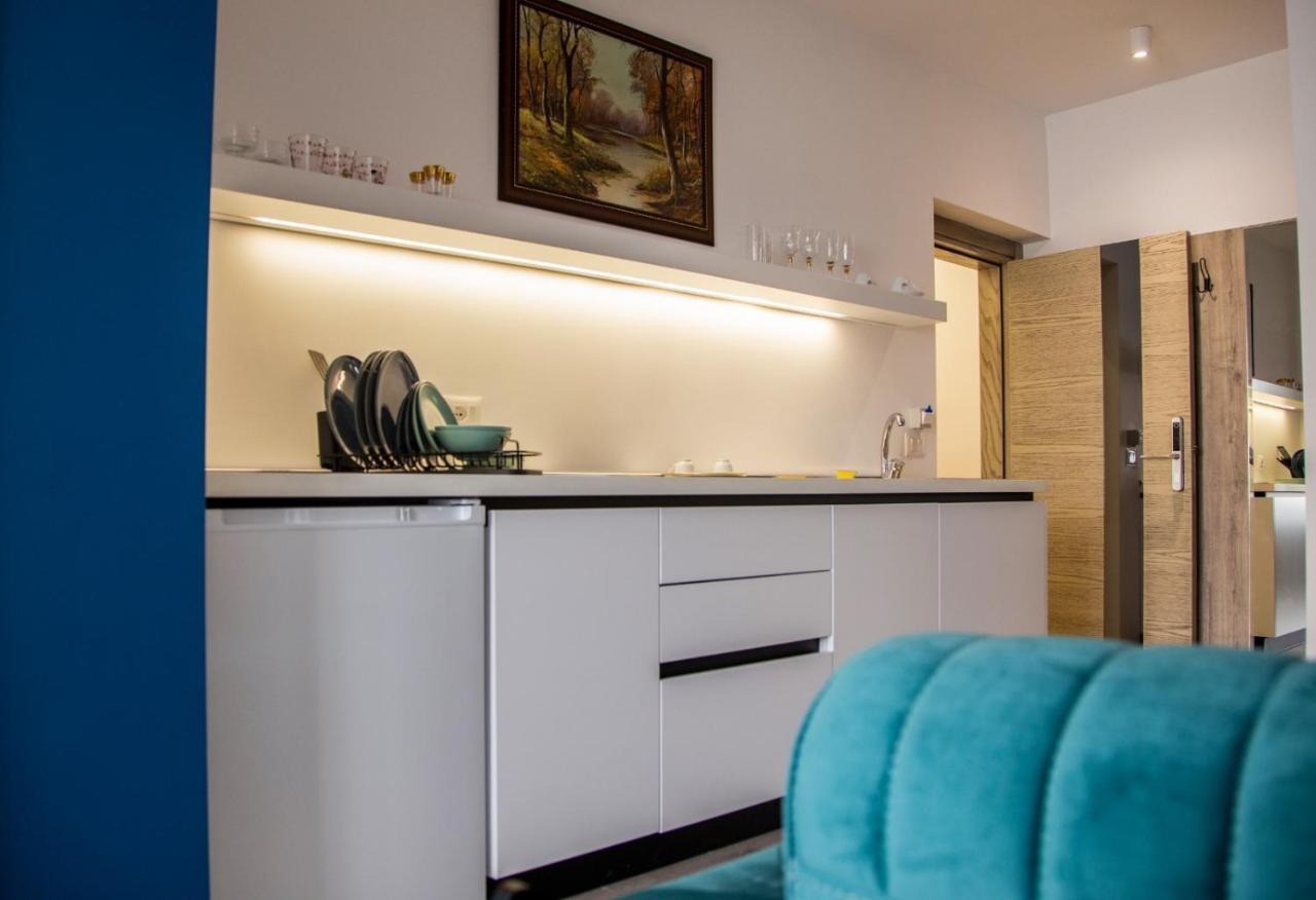 Lucas Central Premium Studios Tirana Bagian luar foto